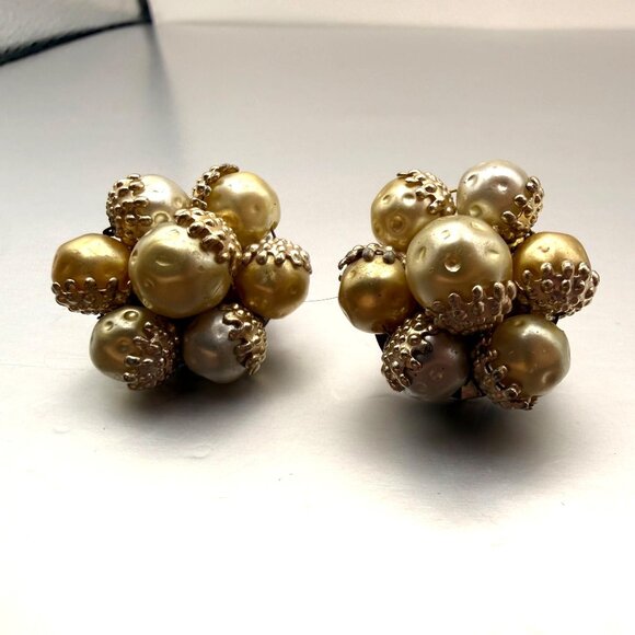Vintage Japan Cluster Faux Pearl Clip-On Earrings Gold & Champagne Beads - Picture 1 of 9